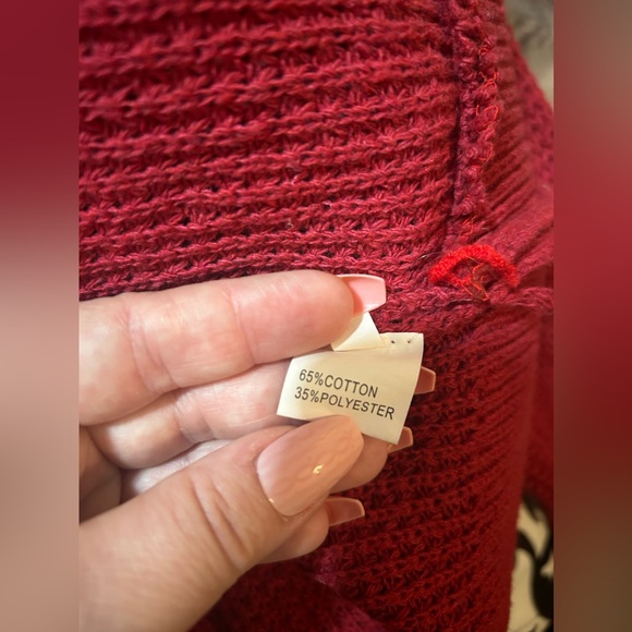 Like new red knitted cardigan w/ pockets- size l/xl - Picture 9 of 10